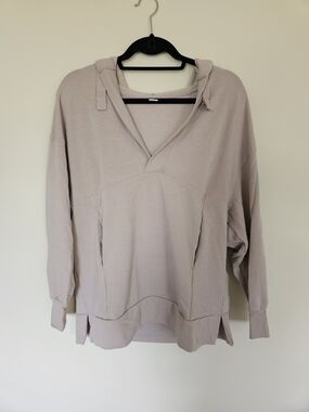 Old Navy Women's Hooded Pullover in Light Taupe
